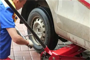 双鸭山附近拖车24小时服务热线电话