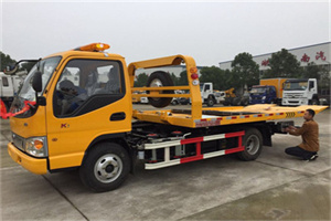 双鸭山哪里有拖车服务