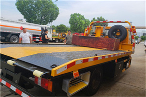 双鸭山附近拖车电话号码服务