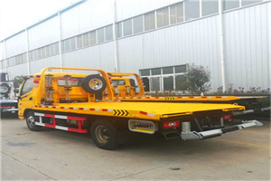 双鸭山附近拖车救援搭电